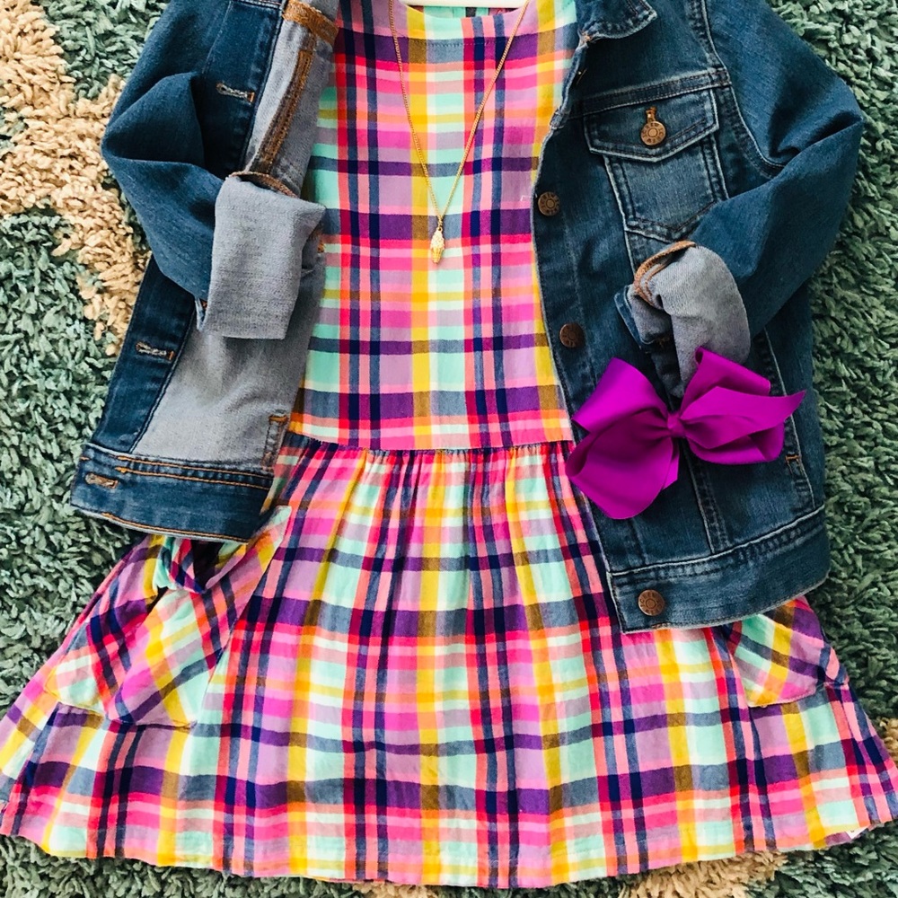 Multi colored lightweight plaid pocketed girls dress. Size 6X